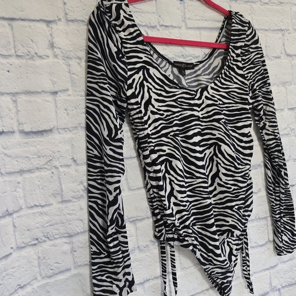Almost Famous Zebra Animal Print Black and White Long Sleeve Bodysuit Large New - Picture 8 of 16